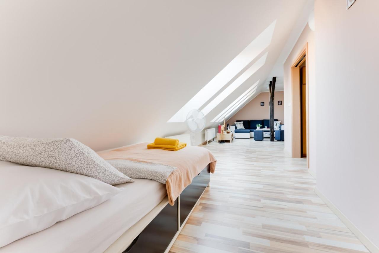 Jane'S Attic Apartment Prague Extérieur photo